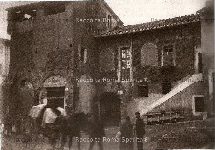  Piazza dei Mercanti