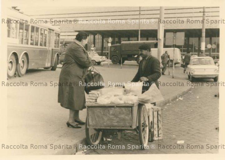 Venditore di bruscolini e noccioline