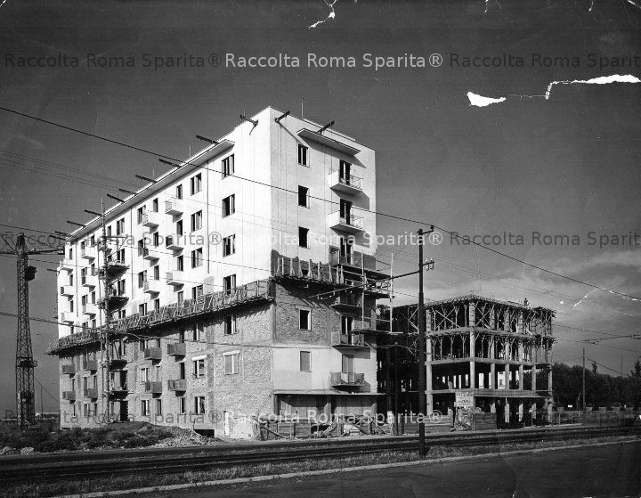 Piazza di Cinecittà