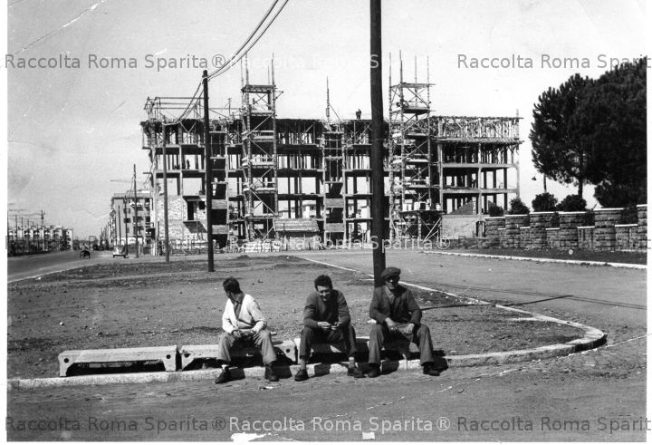 Piazza di Cinecittà