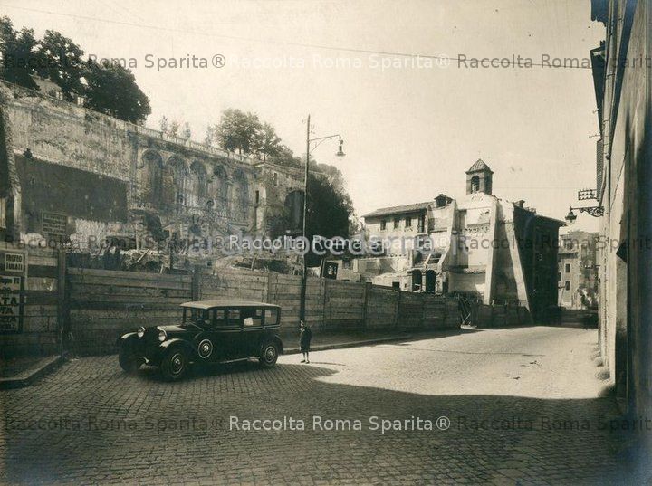 Via Tor de' Specchi