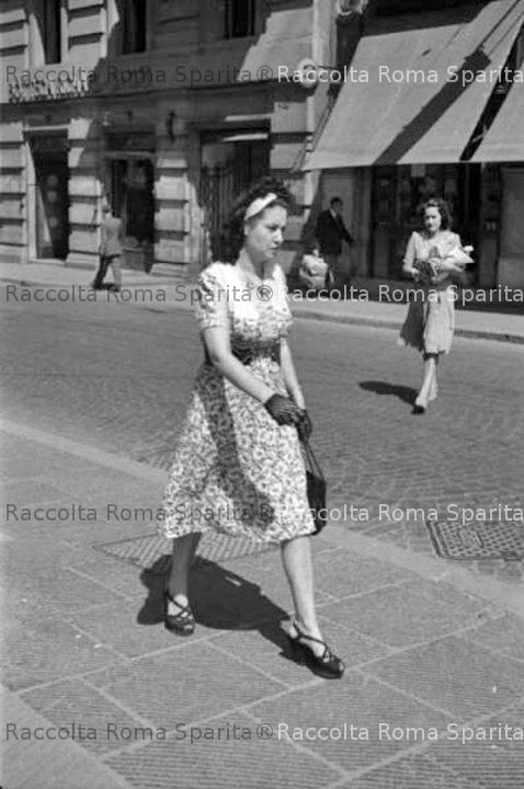 Donna a passeggio