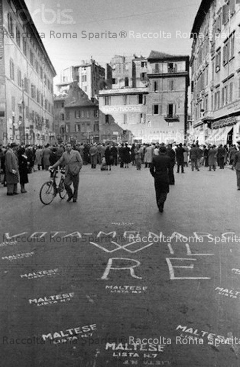 Piazza San Lorenzo in Lucina