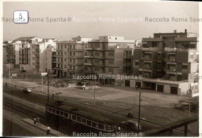 Piazza di Cinecittà
